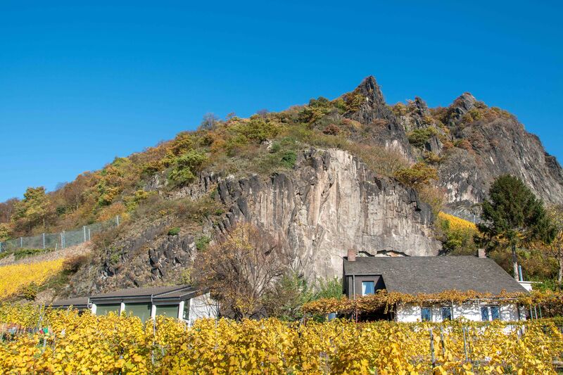 Nautaufnahme von einem Fels