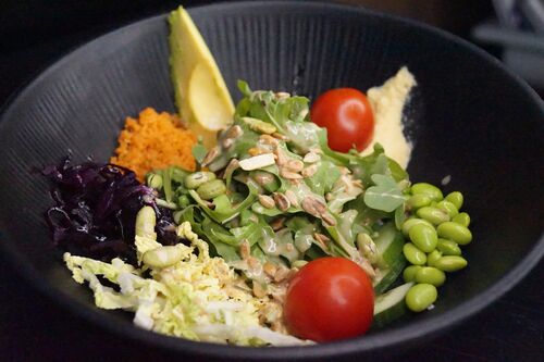 Unsere Drachenbowl mit gebratenen Hähnchenstreifen